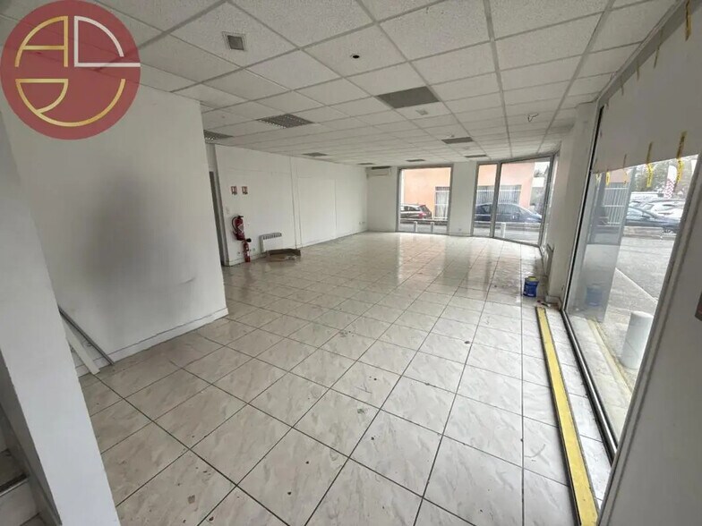 Retail in Saint-Orens-de-Gameville for lease - Interior Photo - Image 2 of 9