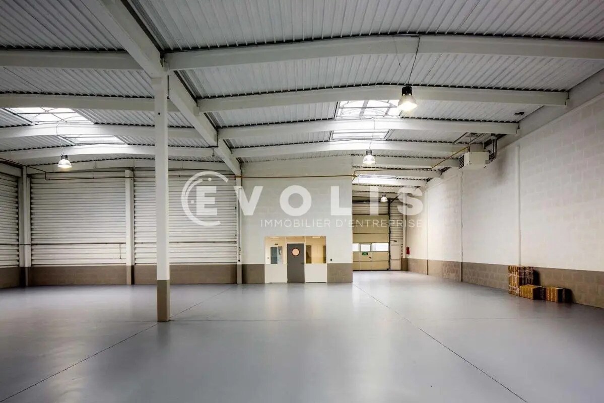 Office in Sainte-Geneviève-des-Bois for lease Interior Photo- Image 1 of 6