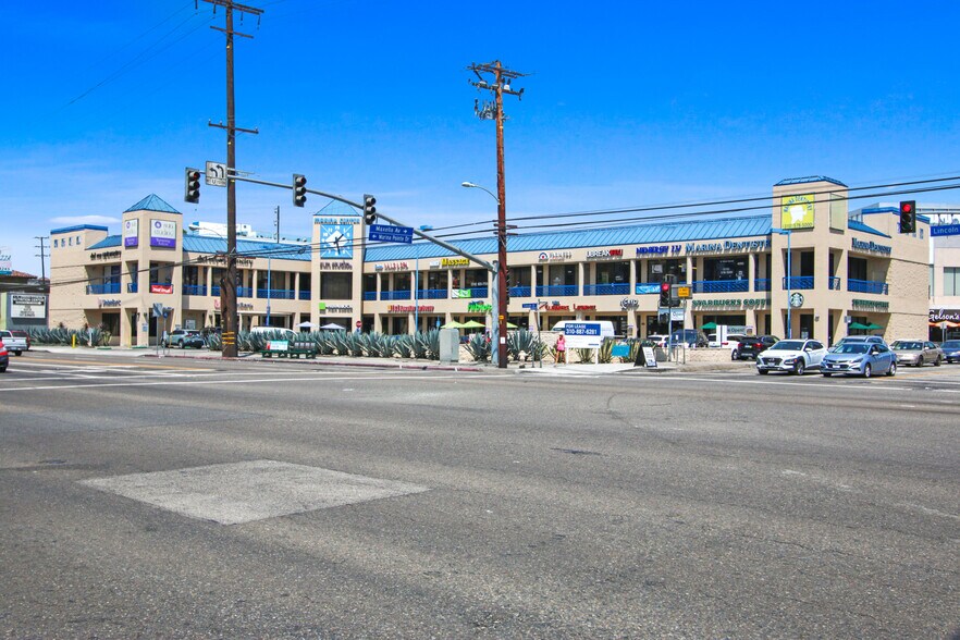 4240-4292 Lincoln Blvd, Marina del Rey, CA à louer - Photo du bâtiment - Image 3 de 18