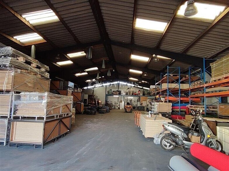 Industrial in Vendargues for lease - Interior Photo - Image 2 of 3