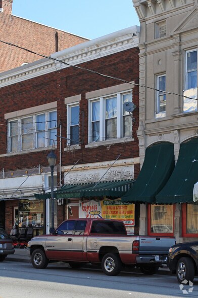 106 S Main St, Salem, IN à vendre - Photo du bâtiment - Image 3 de 3