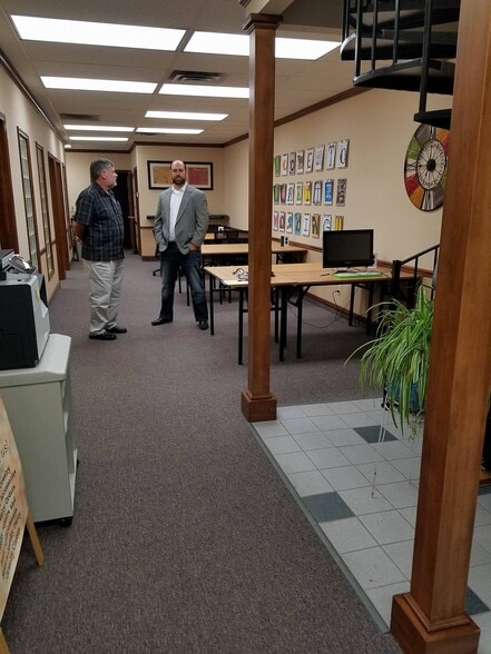 901 S Main St, Stillwater, OK for lease - Lobby - Image 3 of 9