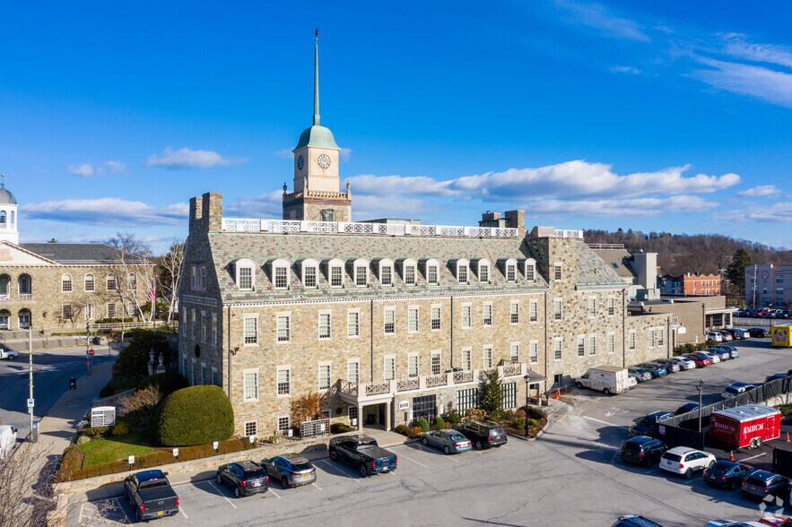 85 Civic Center Plz, Poughkeepsie, NY à louer - Photo du bâtiment - Image 2 de 9