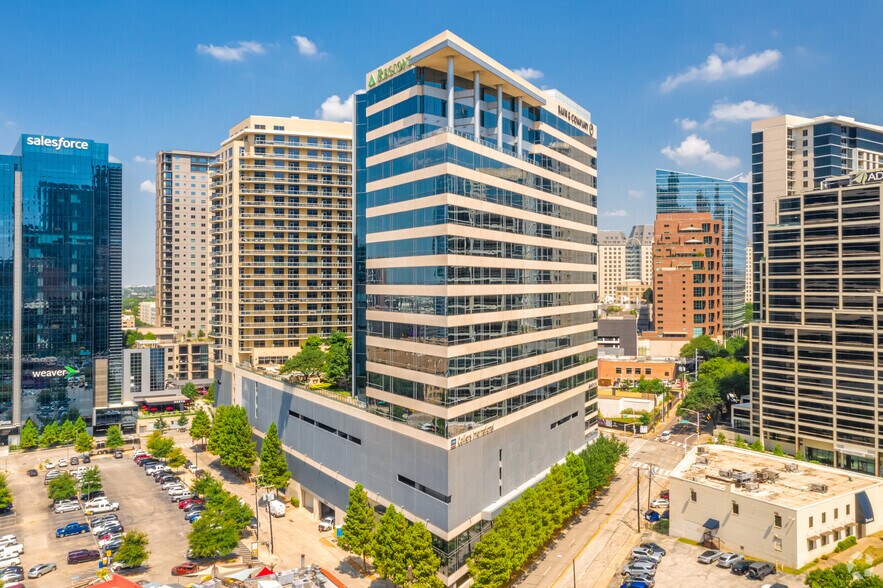 1717 McKinney Ave, Dallas, TX à louer - Photo du bâtiment - Image 3 de 18