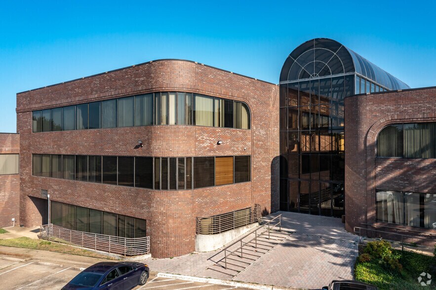 310 E Interstate 30, Garland, TX à louer - Photo du bâtiment - Image 1 de 18