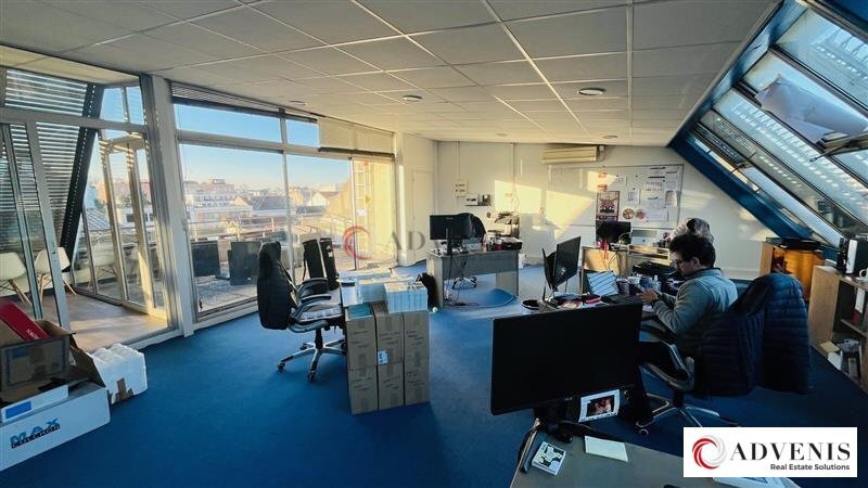 Office in Bordeaux for lease - Building Photo - Image 2 of 12