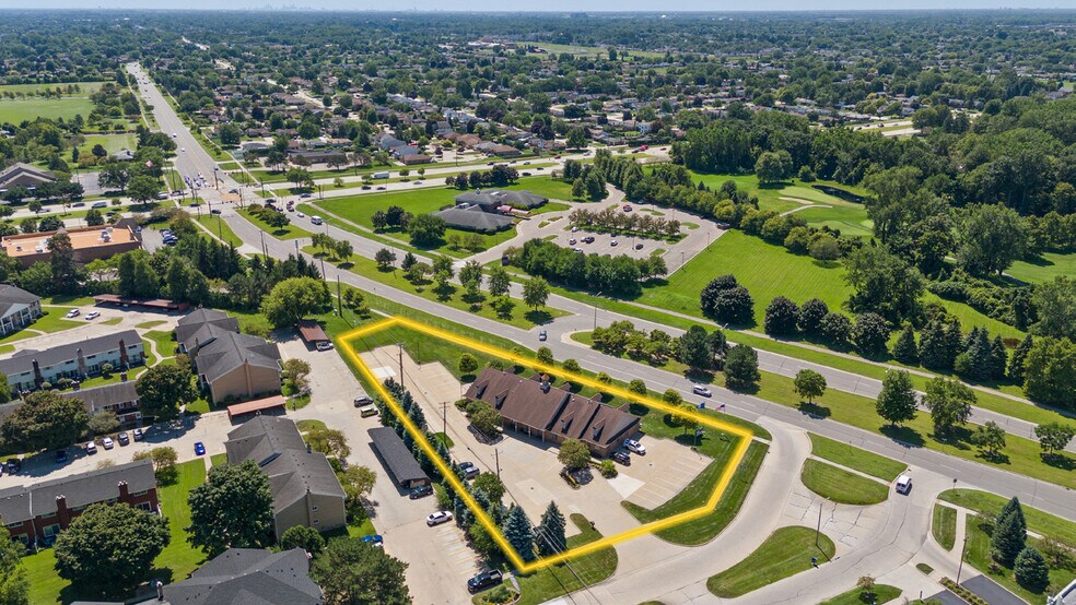37300-37316 Schoenherr Rd, Sterling Heights, MI à louer - Photo du bâtiment - Image 2 de 4