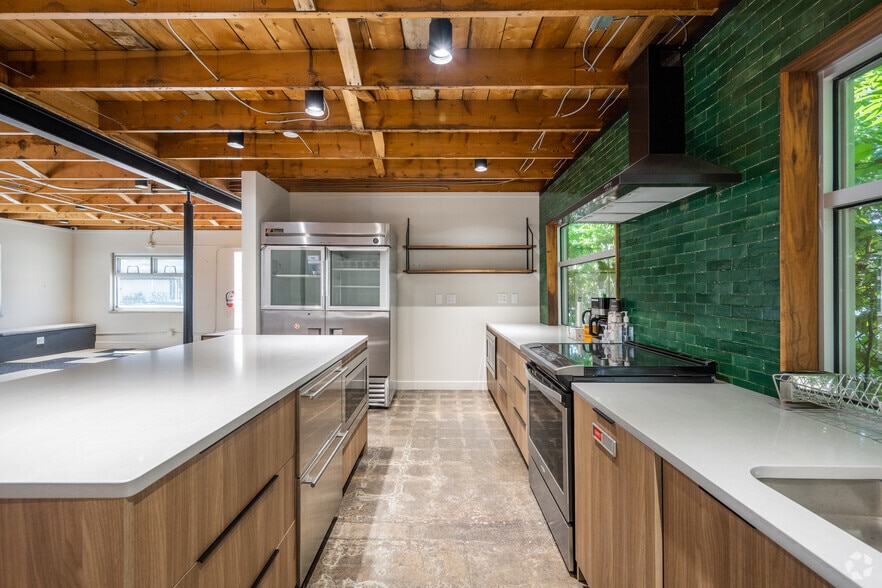 1860 S Acoma St, Denver, CO for sale - Interior Photo - Image 2 of 20