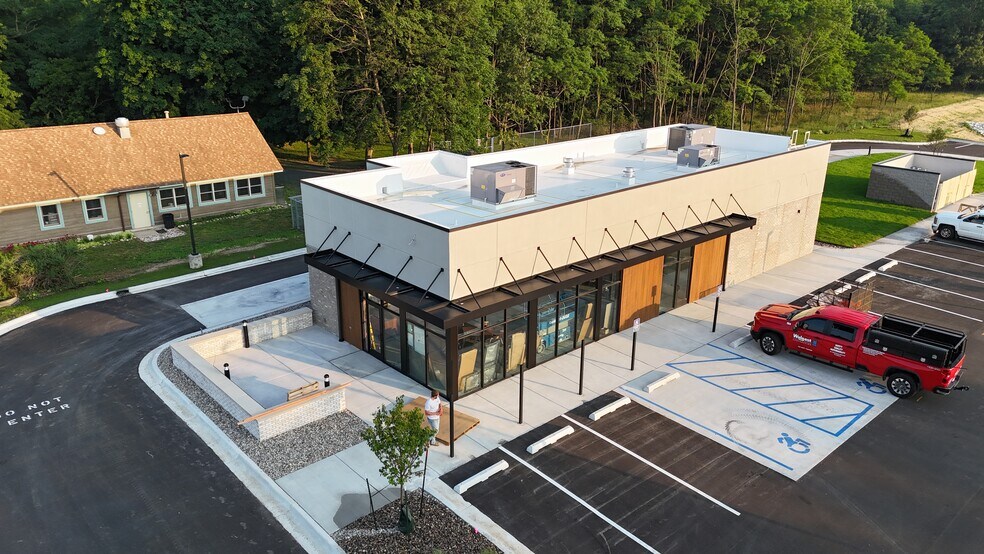 200 Parkdale Ave, Manistee, MI à vendre - Photo du bâtiment - Image 3 de 6