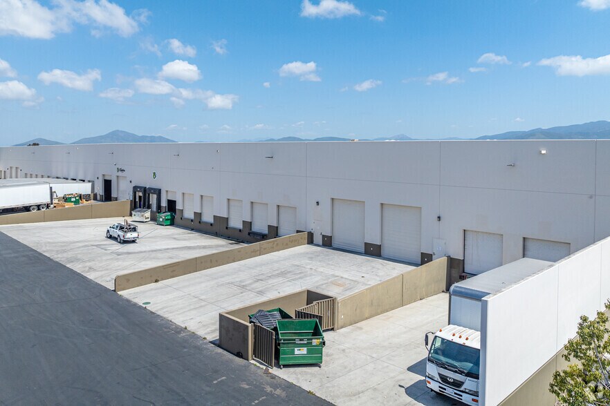 1222 Innovative Dr, San Diego, CA à louer - Photo du bâtiment - Image 3 de 5