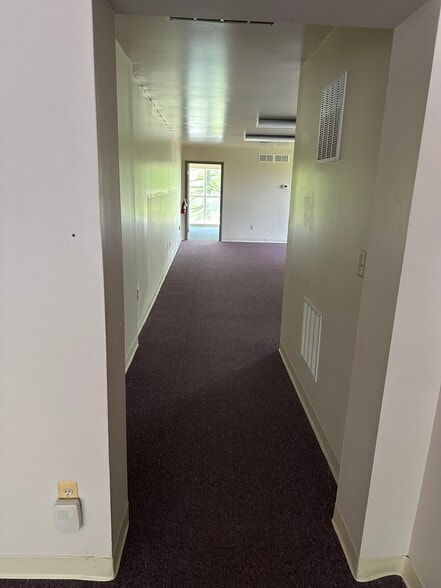 470 Route 31 N, Ringoes, NJ for lease - Interior Photo - Image 2 of 4