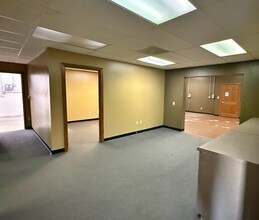 9934 N Alpine Rd, Machesney Park, IL à louer Photo intérieure- Image 2 de 14