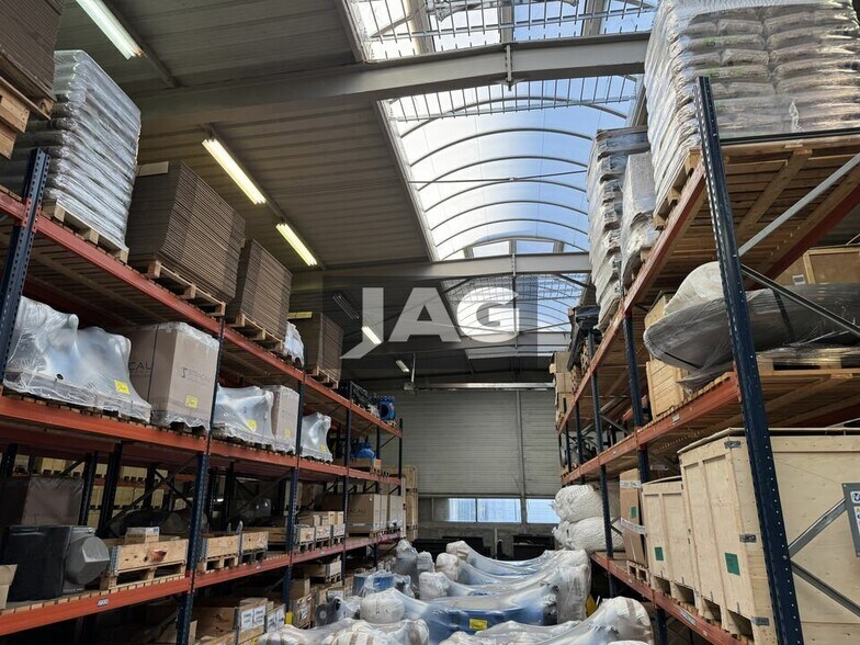Flex in Genas for lease - Interior Photo - Image 2 of 6