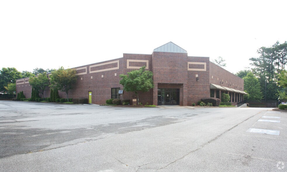 1890 W Oak Pky, Marietta, GA for lease - Primary Photo - Image 1 of 40