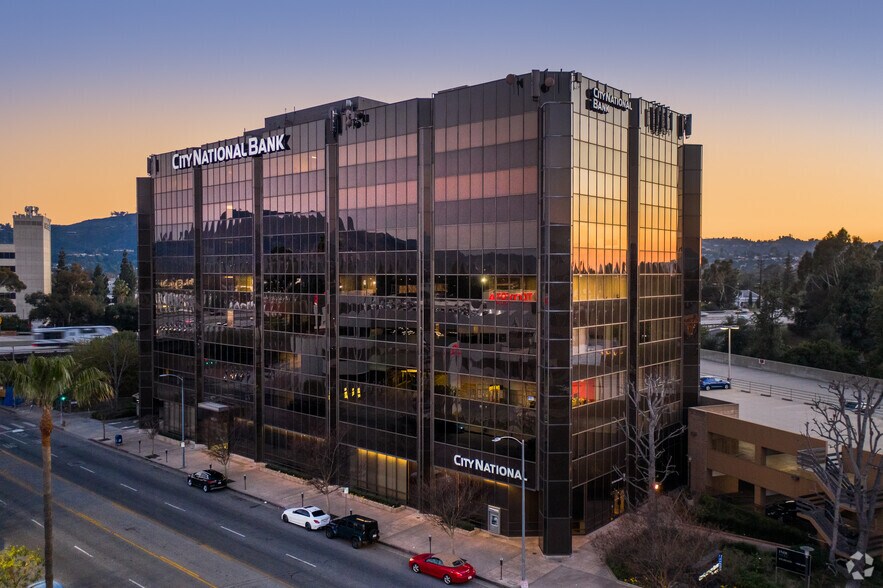 4605 Lankershim Blvd, North Hollywood, CA à louer - Photo du bâtiment - Image 1 de 16