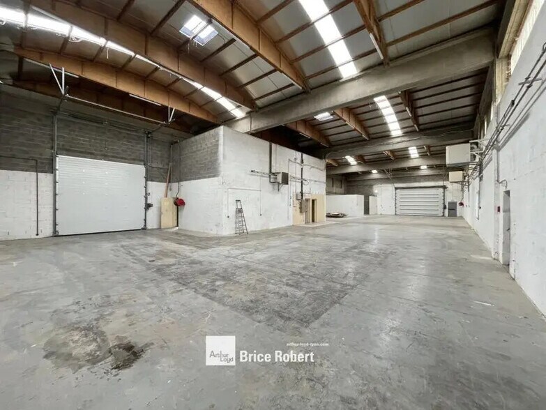 81 Avenue Du Progrès, Chassieu à louer - Photo du bâtiment - Image 2 de 10
