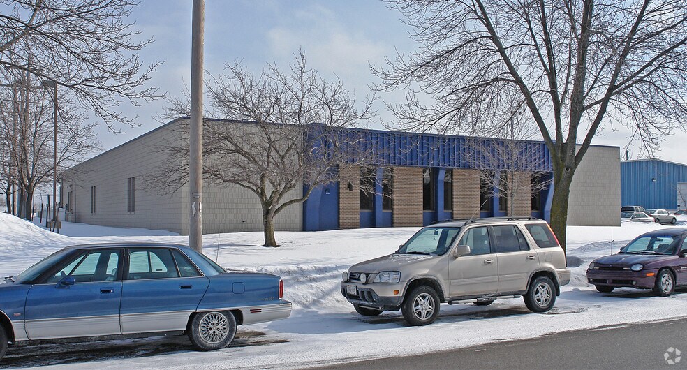 8970 N 55th St, Milwaukee, WI à vendre - Photo du bâtiment - Image 2 de 4