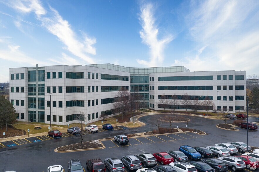 535 E Diehl Rd, Naperville, IL à louer - Photo du bâtiment - Image 2 de 16