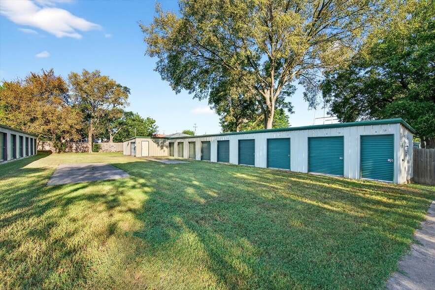 104 S Commercial St, Bells, TX à vendre - Photo du bâtiment - Image 2 de 10