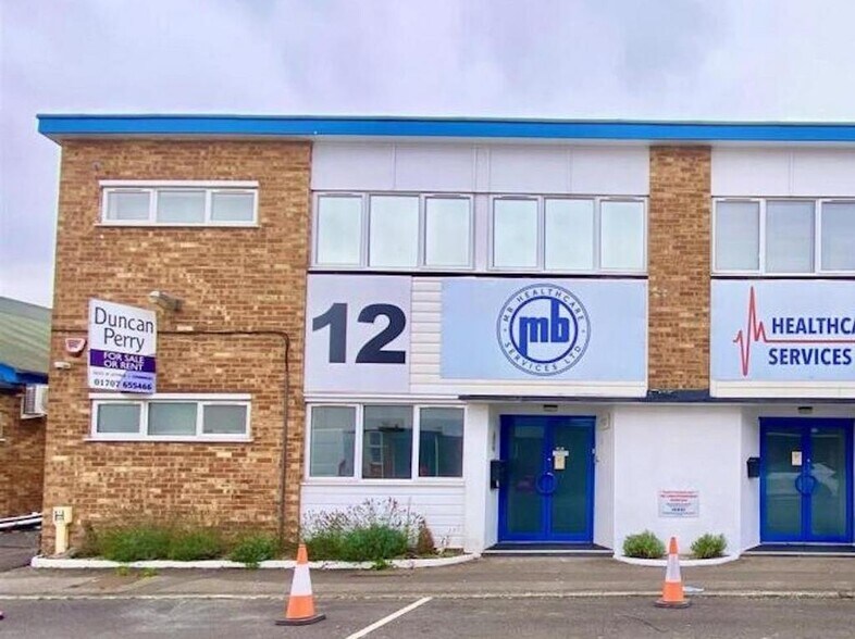 12 Station Close, Potters Bar à vendre - Photo du bâtiment - Image 1 de 10