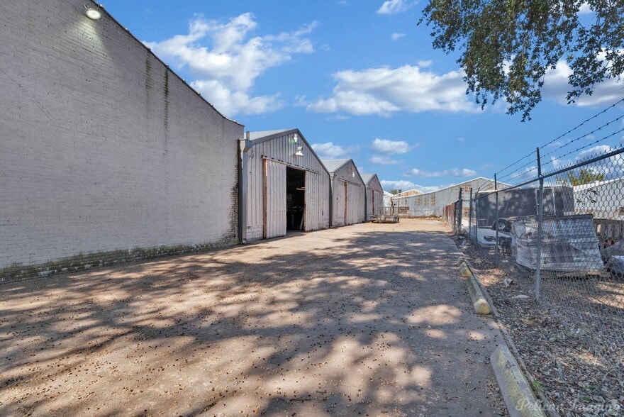 250 Montgomery St, Shreveport, LA à vendre - Photo du bâtiment - Image 2 de 29