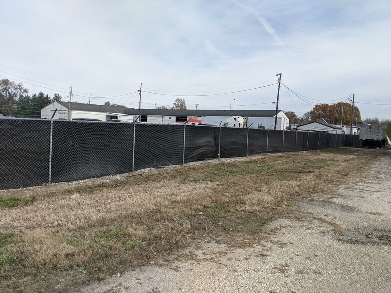 800 N 3rd St, Terre Haute, IN for lease - Building Photo - Image 3 of 16
