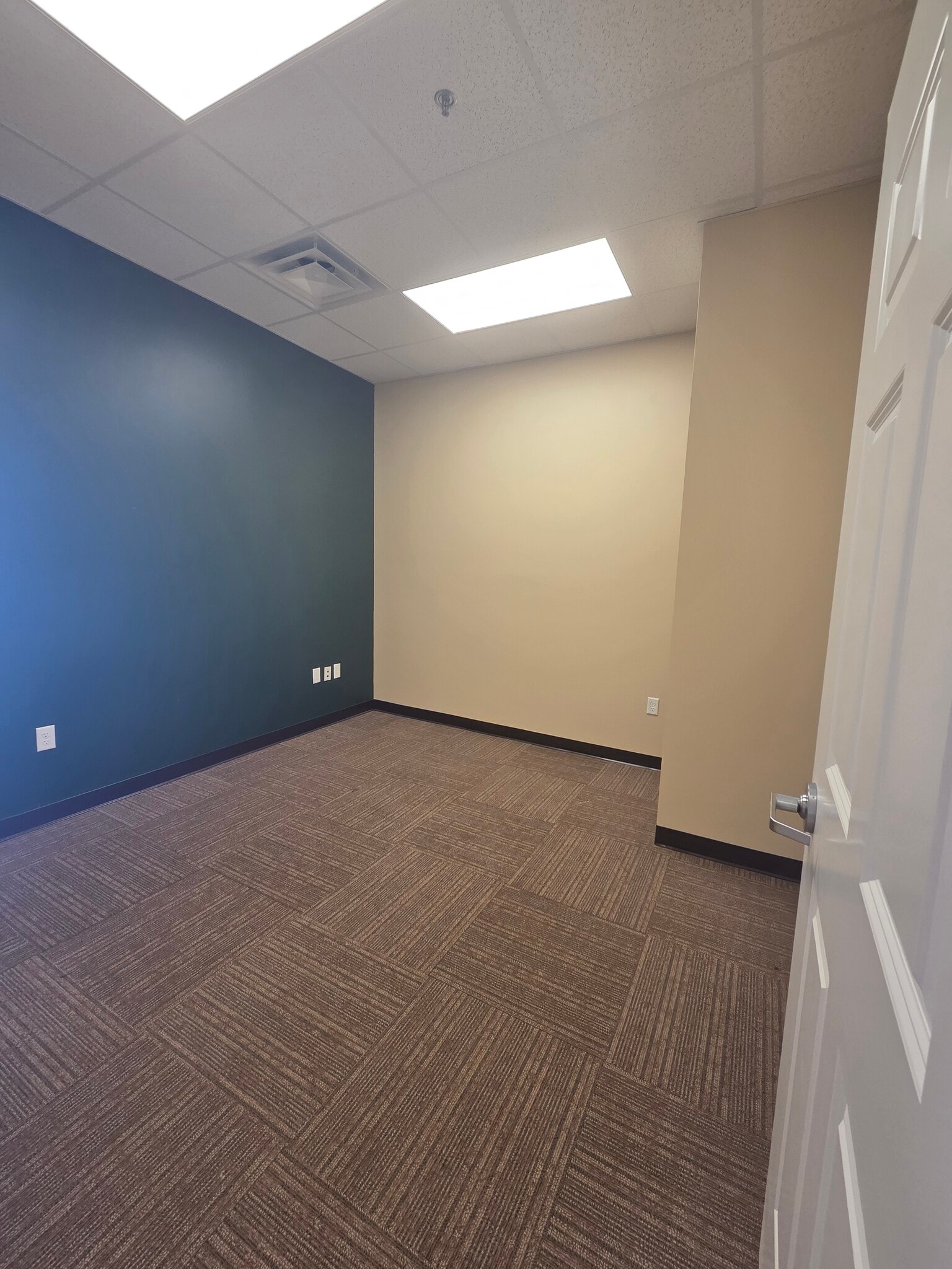 1 Main St, Peabody, MA for lease Interior Photo- Image 1 of 5