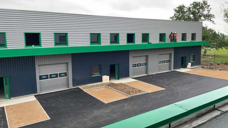 Flex in Tignieu-Jameyzieu for lease Building Photo- Image 1 of 12