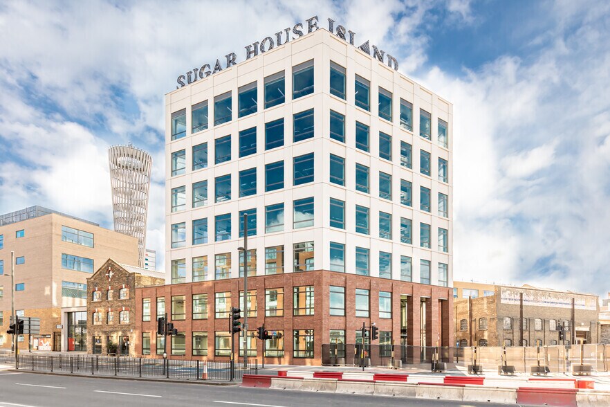 1 Sugar House Ln, Londres à louer - Photo du bâtiment - Image 3 de 104