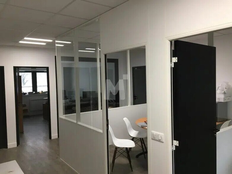 Bureau dans Évry-Courcouronnes à louer - Photo intérieure - Image 2 de 10