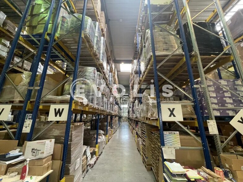 Industrial in Lieusaint for lease - Interior Photo - Image 2 of 10