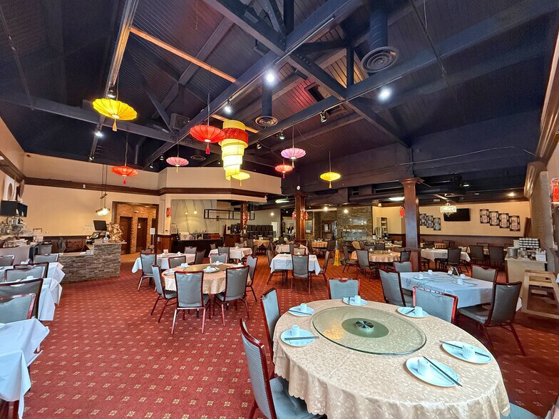 18855 SW Tualatin Valley Hwy, Aloha, OR à vendre - Photo du bâtiment - Image 3 de 9