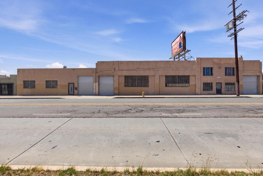 10477-10487 San Fernando Road portfolio of 4 properties for sale on LoopNet.ca - Building Photo - Image 2 of 12