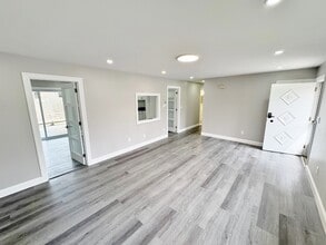 113 N Chestnut St, New Paltz, NY à louer Photo intérieure- Image 1 de 9