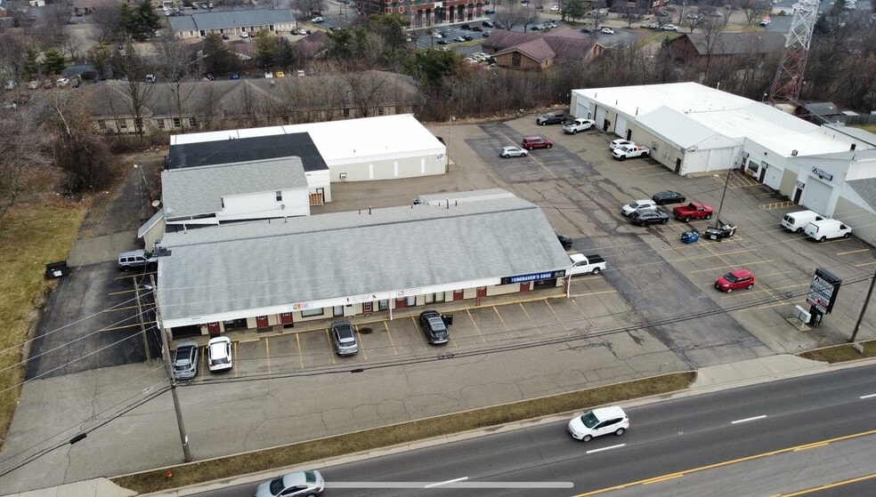 100% Occupied, 27 Unit Income Stream portfolio of 2 properties for sale on LoopNet.ca - Building Photo - Image 2 of 12