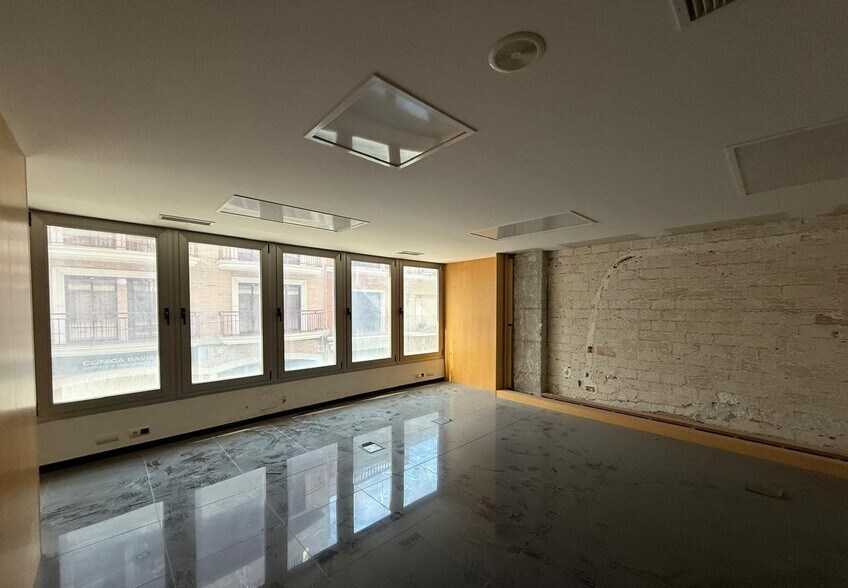 Retail in València, Valencia for sale - Building Photo - Image 3 of 11