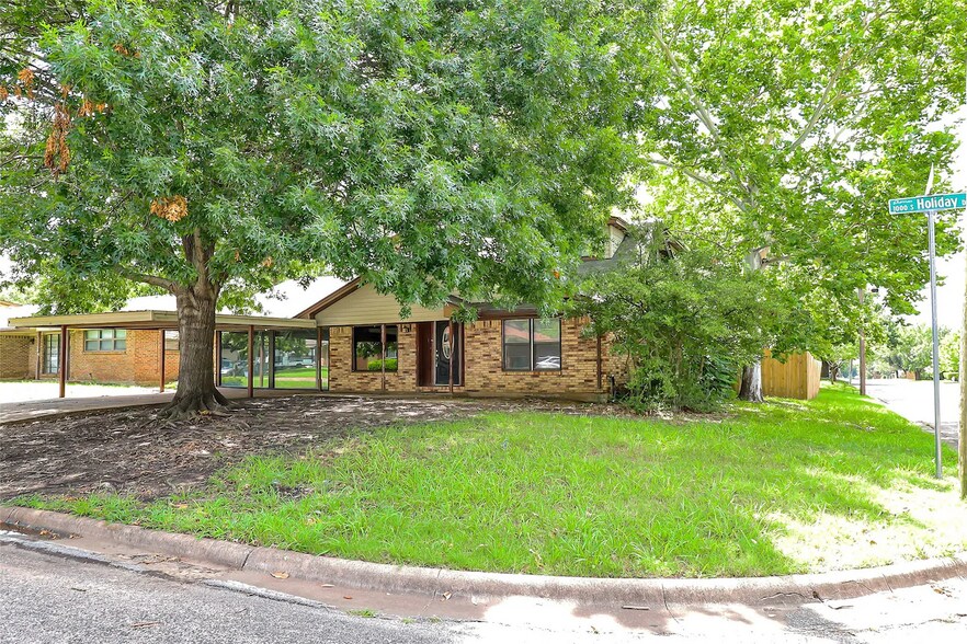925 Holiday Dr, Sherman, TX for sale - Primary Photo - Image 1 of 6