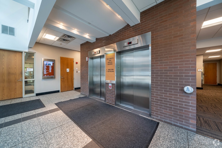 2800 Chicago Ave, Minneapolis, MN à louer - Hall d’entrée - Image 3 de 4