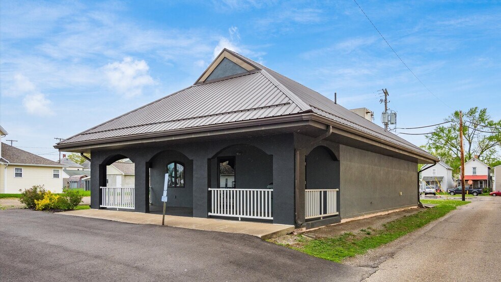 1146 Walnut St, Coshocton, OH à vendre - Photo principale - Image 1 de 26