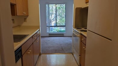 8272 Lambert Dr, Huntington Beach, CA for lease Interior Photo- Image 1 of 3