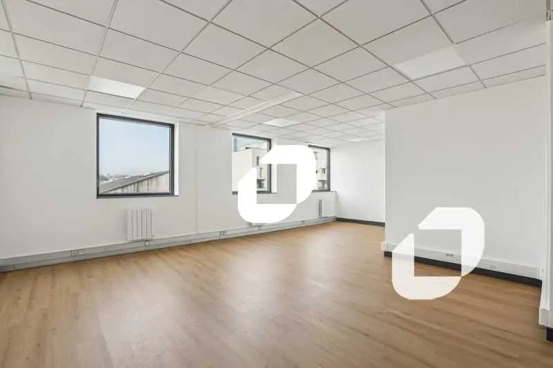51-55 Rue Hoche, Ivry-sur-Seine for lease Interior Photo- Image 1 of 2