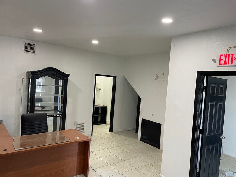 4719 SE 6th Ave, Cape Coral, FL à louer - Photo du bâtiment - Image 2 de 17