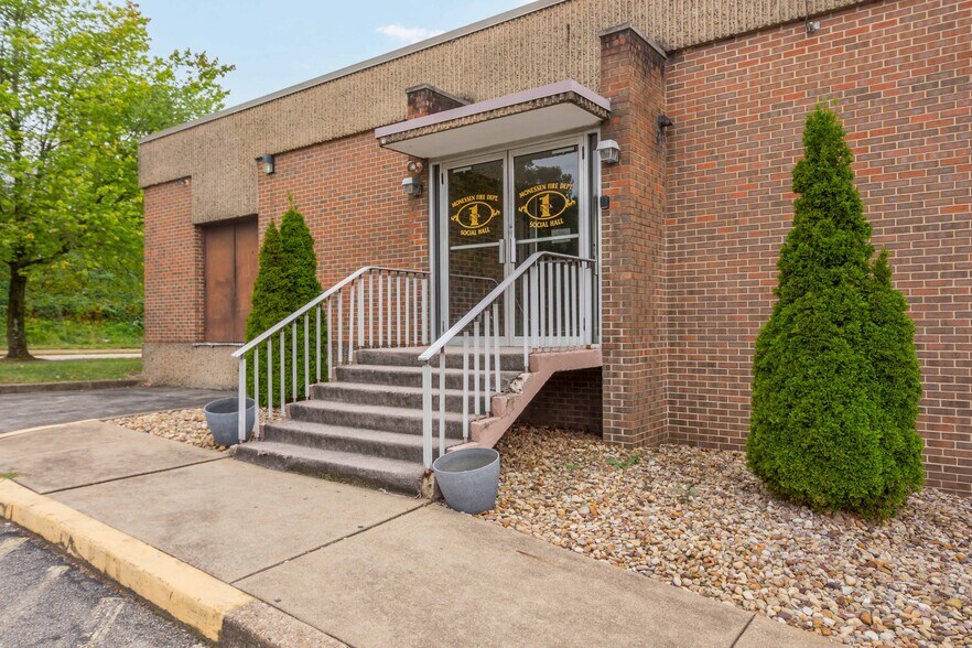 15 Eastgate, Monessen, PA à vendre - Photo du bâtiment - Image 3 de 11