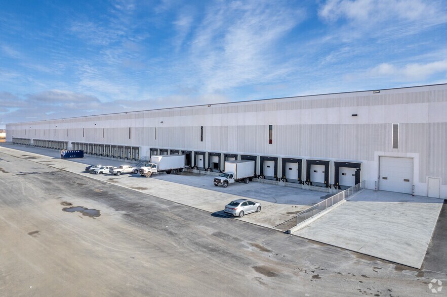 9151 Huntington Rd, Vaughan, ON à louer - Photo du bâtiment - Image 3 de 3