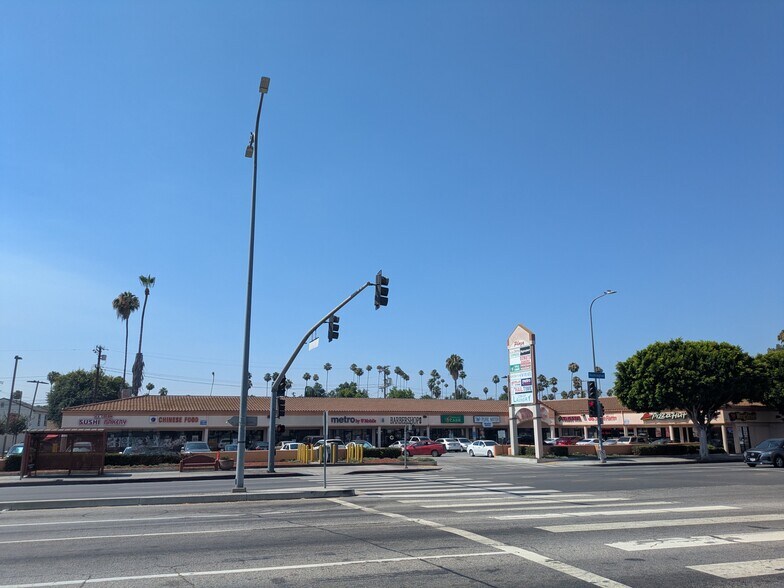 5130-5150 Huntington Dr, Los Angeles, CA à louer - Photo du bâtiment - Image 3 de 3