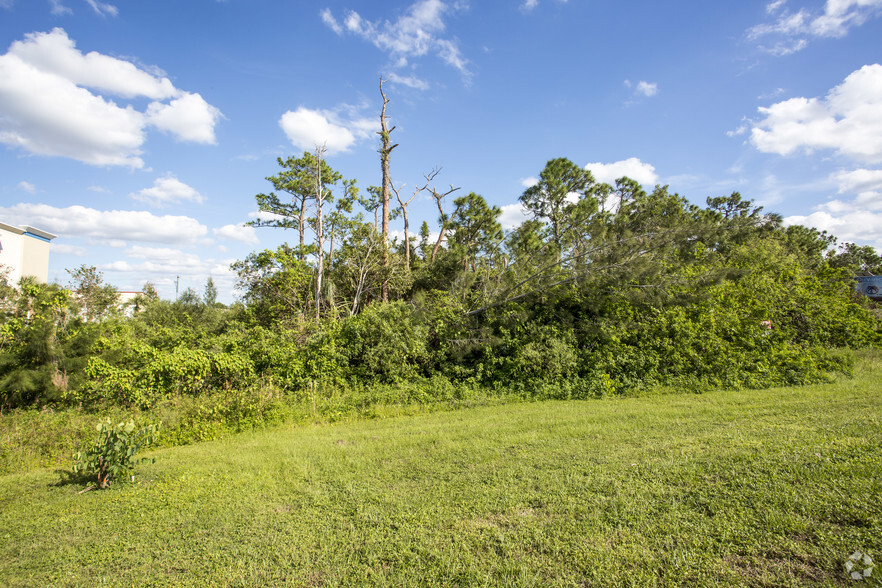 27701 S Tamiami Trl, Bonita Springs, FL à vendre - Photo du b timent - Image 2 de 4