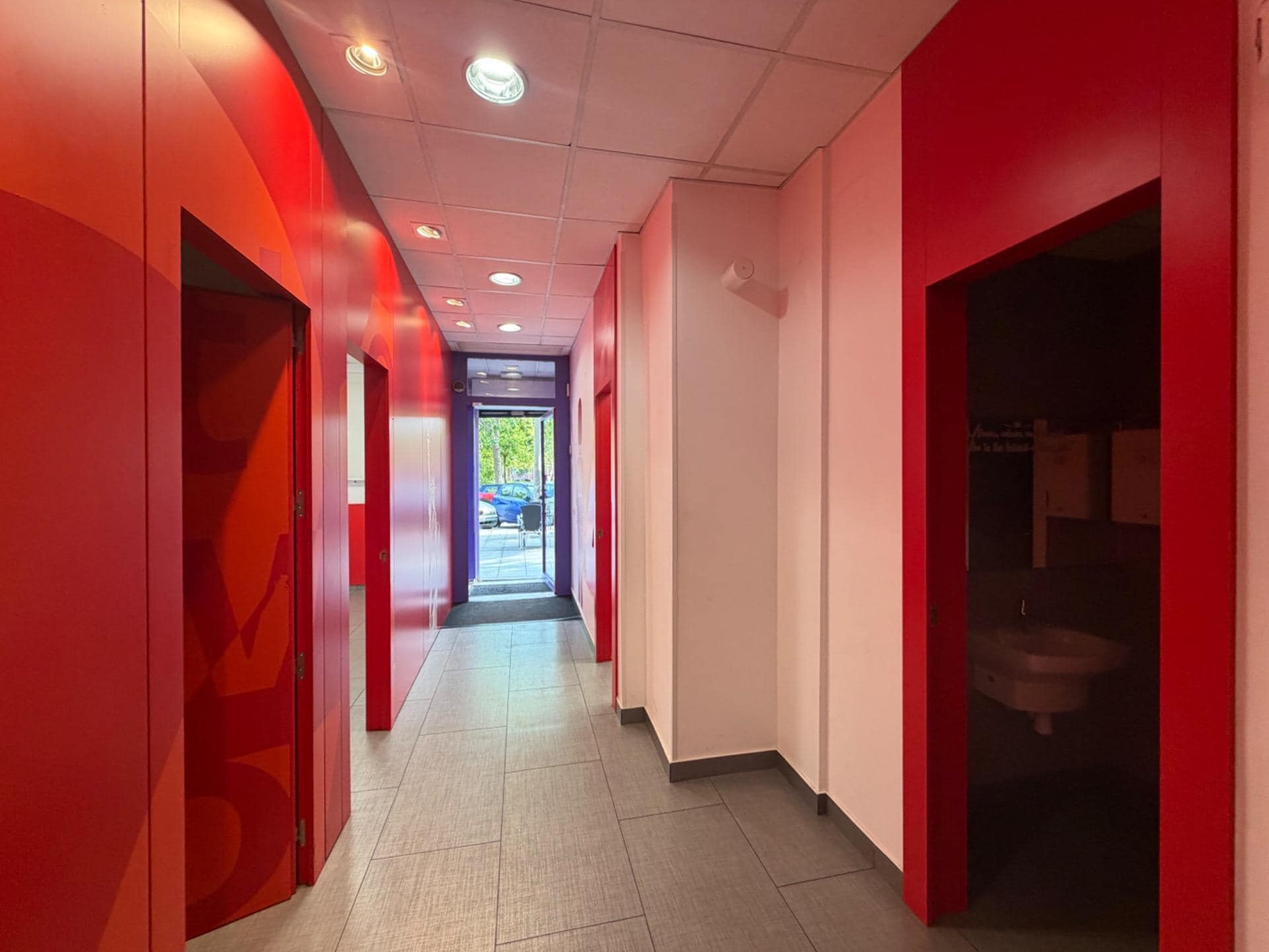 Retail in Alcorcón, Madrid for lease Interior Photo- Image 1 of 5