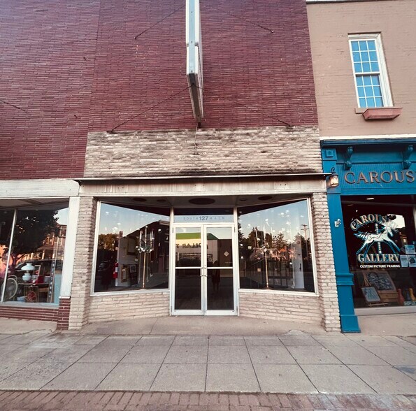 127 S Main St, New Carlisle, OH à vendre - Photo du bâtiment - Image 1 de 9