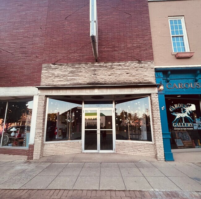 More details for 127 S Main St, New Carlisle, OH - Retail for Sale