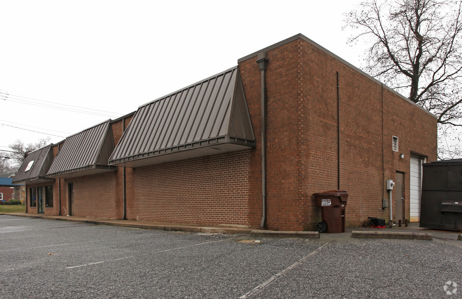 205 E Lexington Ave, High Point, NC for sale - Building Photo - Image 1 of 2